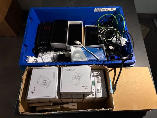 Vingt téléphones portables, 19 Samsung Galaxy Xcover 5 et 1 CoreM...