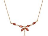 une photo d'un collier orné d'une perle et de grenats