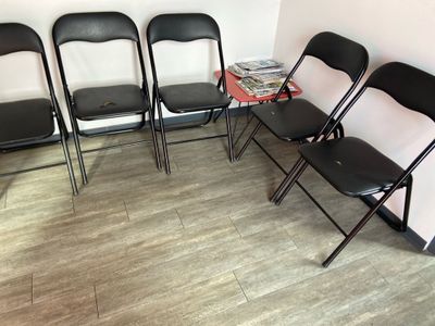 Lot de 5 chaises pliantes structure métallique, assises et d…