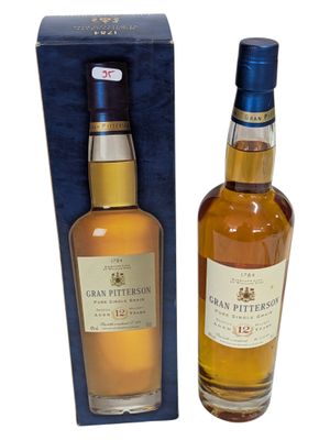 une image d'une bouteille de whisky à côté d'une boîte