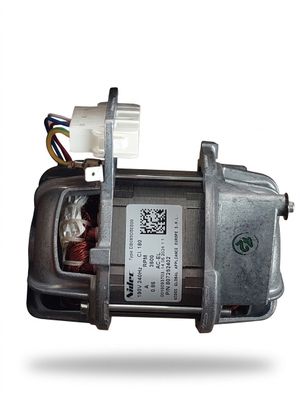 Gros plan sur un moteur sur fond blanc