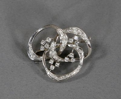 BROCHE noeud triple boucle en or blanc 18K, ornée de 12 diam…