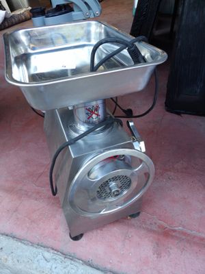 une petite machine posée sur le sol