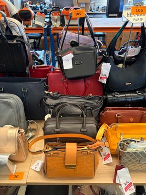 a lot of purses on the table in the store