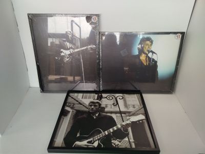 deux photos d'un homme jouant de la guitare et d'un CD