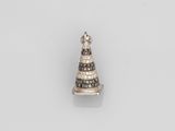 une décoration de sapin de Noël en argent et diamants noirs