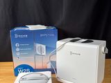 une boîte de jeux Wii et une manette Wii posées sur une table