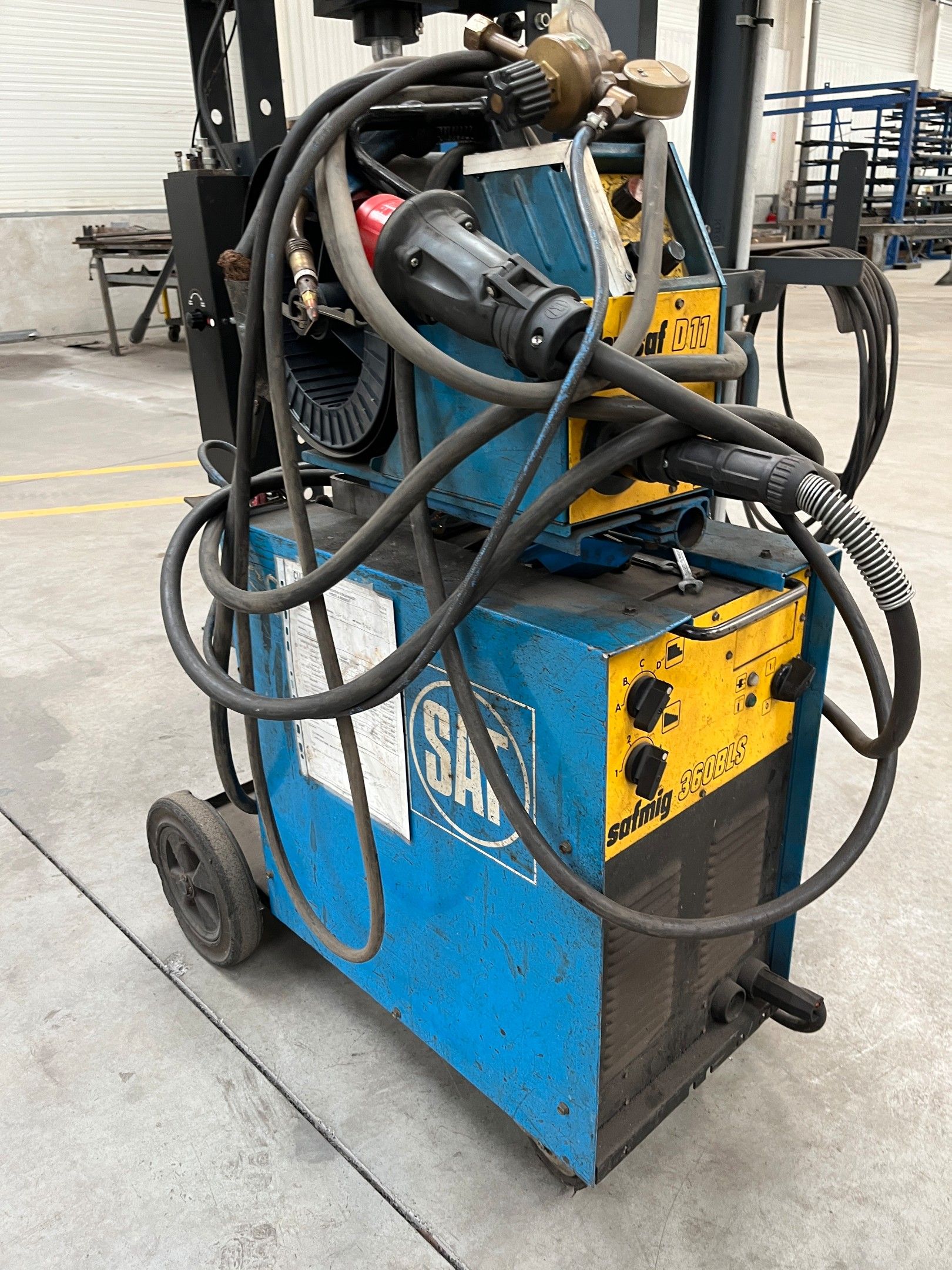 un poste à souder semi-automatique SAF type SAFMIG 360 BLS
