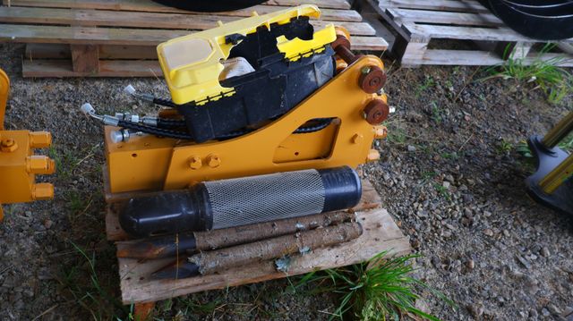 Brise roche hydraulique YC400 avec deux burins et kit de recharge...