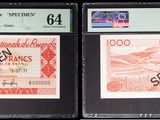 deux billets de banque rouges et blancs sur fond noir