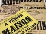 une serviette jaune sur laquelle figure l'image d'un homme à côté d'une paire de ciseaux
