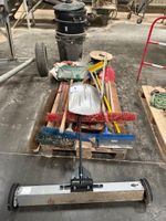 Lot d'outillage à main, matériel d'entretien et d'atelier co…