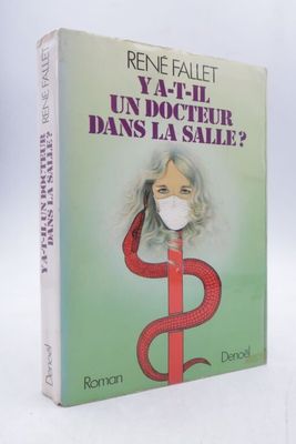 la couverture d'un livre sur laquelle figure l'image d'une femme avec un serpent