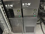 deux appareils électroniques empilés l'un sur l'autre