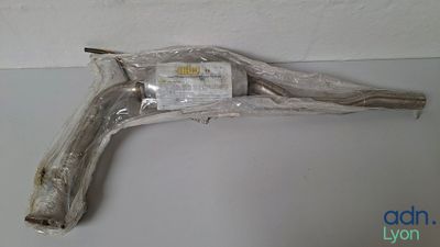 un morceau de bois emballé dans du plastique