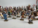 de nombreuses figurines de soldats qui sont exposées