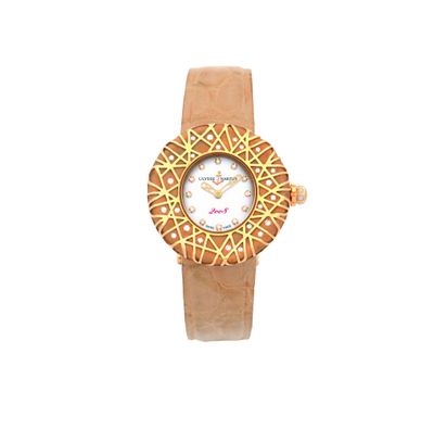 une image représentant une montre pour femme sur fond blanc