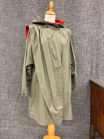 Joli manteau style Pancho kaki/orange. Taille : 36. Bon état
