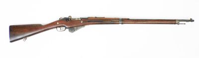 un vieux fusil avec un canon en bois sur fond blanc