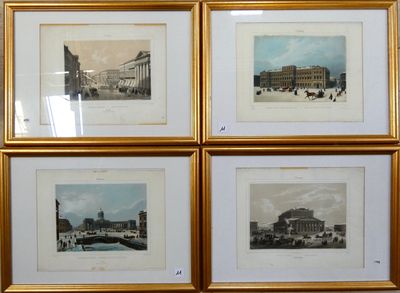 quatre photos encadrées représentant des bâtiments et des personnes dans une ville
