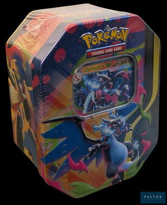 une boîte du jeu de cartes à collectionner Pokémon sur fond noir