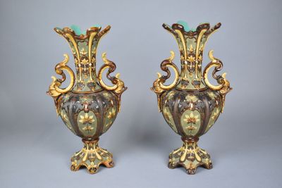 two vases that are sitting next to each other on a table