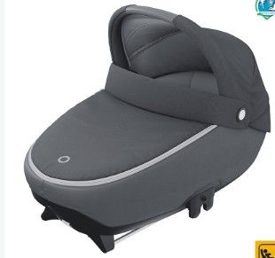 un gros plan d'une poussette sur fond blanc