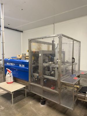 une image d'une machine qui se trouve dans une pièce