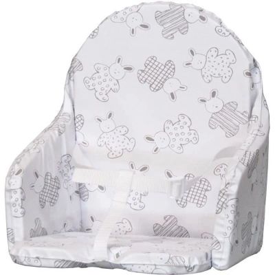 une chaise haute dont le siège est orné d'un motif