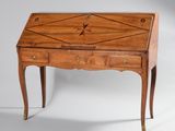 une image d'un petit bureau en bois avec des tiroirs