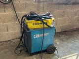 une machine bleue et jaune dans une pièce dotée d'une fenêtre