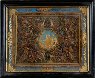 une peinture richement décorée représentant un homme et une femme sur un fond floral