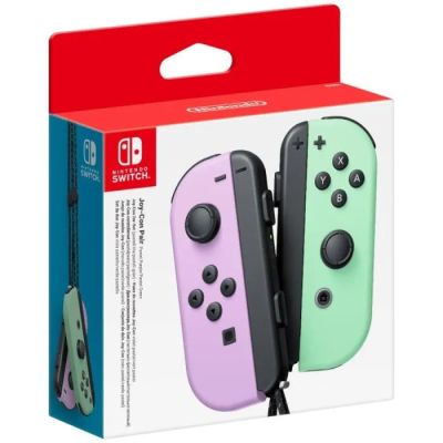 Deux manettes Nintendo Switch sont présentées dans l'emballage