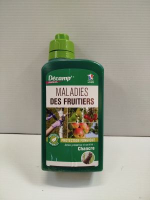 une bouteille de nourriture posée sur une table