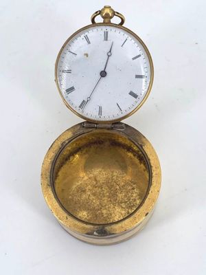 Montre de col en or jaune 750 °/°°° (18K) le dos gravé d'un … - Photo 1