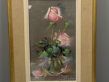 une photo d'un tableau représentant une rose rose dans un vase