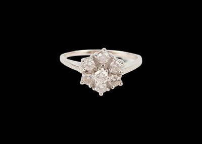 Bague or, brillants Bague en or blanc, sertie de 7 brillants…