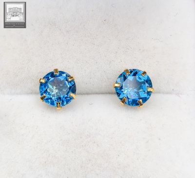 Paire de boutons d'oreilles en or jaune 750°/.(18K), ornés d…