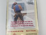 le sac contient un petit morceau de matériau de construction