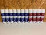 un lot de six pots de peinture rouge, blanche et bleue