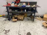 une image d'un établi dans un garage