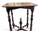 image d'une table avec un plateau en bois sur fond blanc