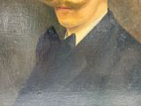 tableau représentant un homme portant une moustache et une barbichette, vêtu d'un costume