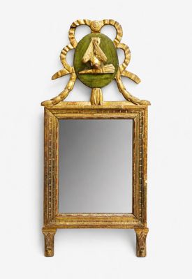 une image représentant un miroir au cadre doré et le portrait d'une femme