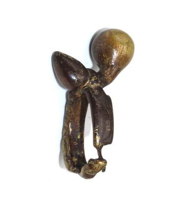 Objet énigmatique représentant une ceinture (cartouchière ?)…