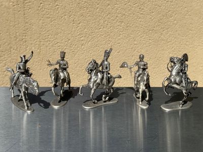 5 soldats de plomb de l'Empire, cavaliers