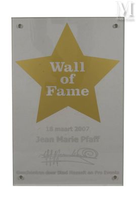 Wall of Fame. Trophée offert à Jean-Marie Pfaff par la ville…