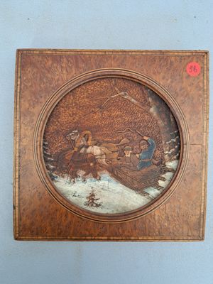Petit tableau en bois sculpté rehaussé Troïka. Daté janvier …