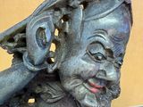 a statue of a man with a hat on his head