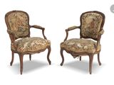 paire de fauteuils de style Louis XV avec assises recouvertes de tapisserie